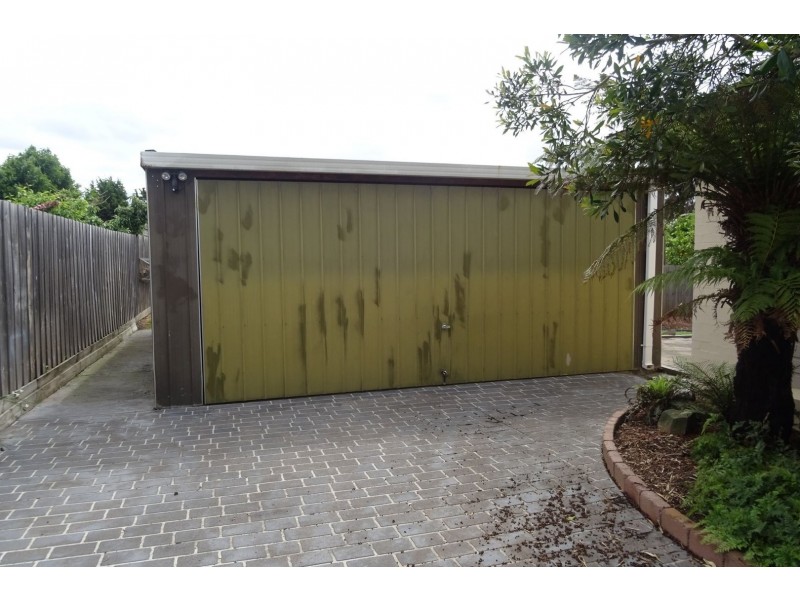 2 Whitestone Court, Endeavour Hills VIC 3802