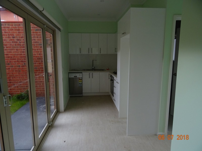 1/42 King George Parade, Dandenong VIC 3175