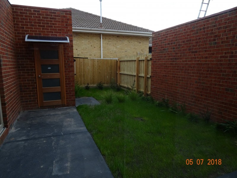 1/42 King George Parade, Dandenong VIC 3175