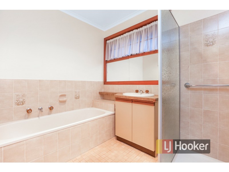 86 John Fawkner Drive, Endeavour Hills VIC 3802
