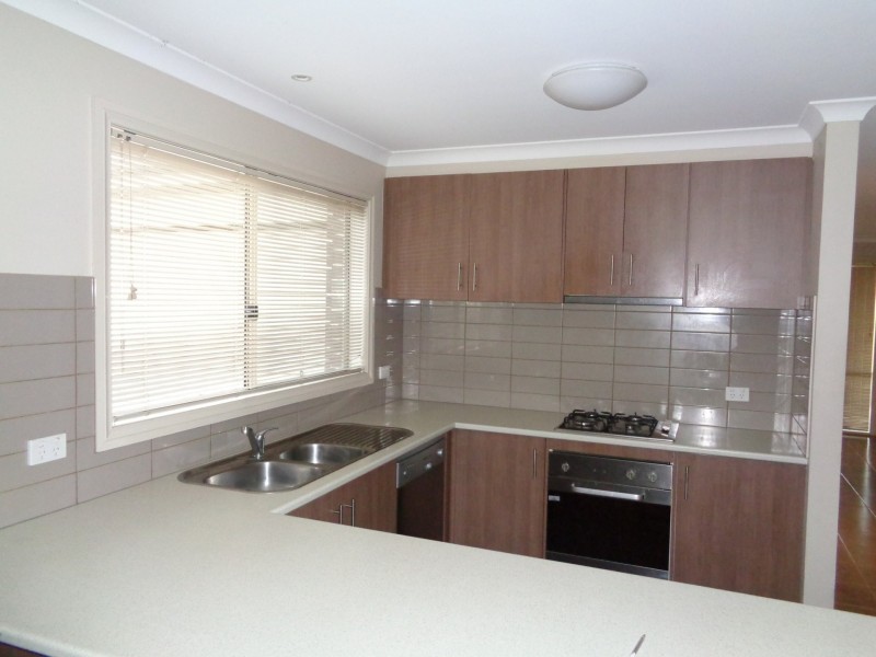 18 Blackledge Drive, Cranbourne East VIC 3977