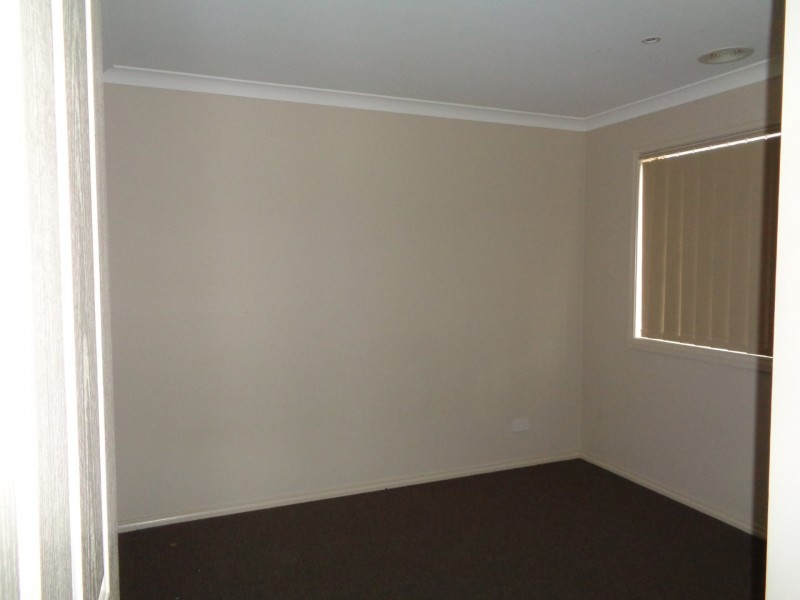 18 Blackledge Drive, Cranbourne East VIC 3977