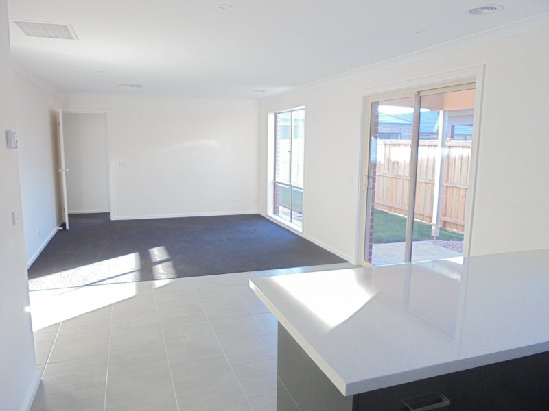 13 Arubi Avenue, Clyde North VIC 3978