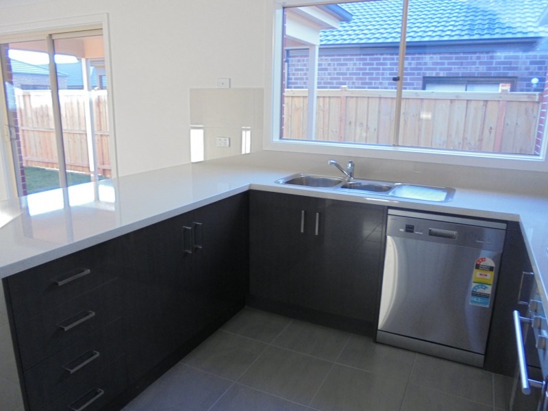 13 Arubi Avenue, Clyde North VIC 3978
