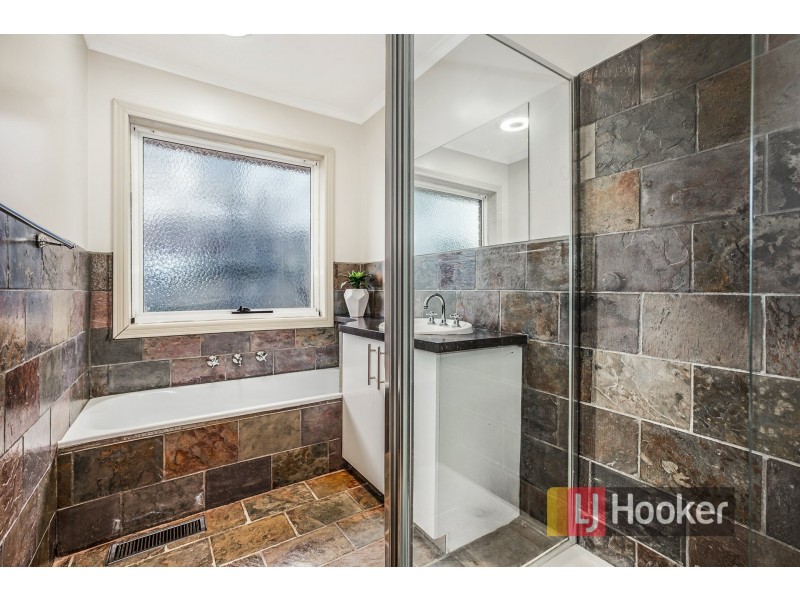 12 George Bass Avenue, Endeavour Hills VIC 3802