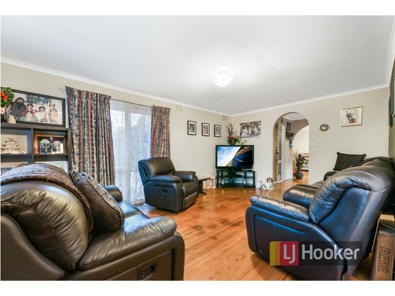 48 Ravenhill Crescent, Endeavour Hills VIC 3802