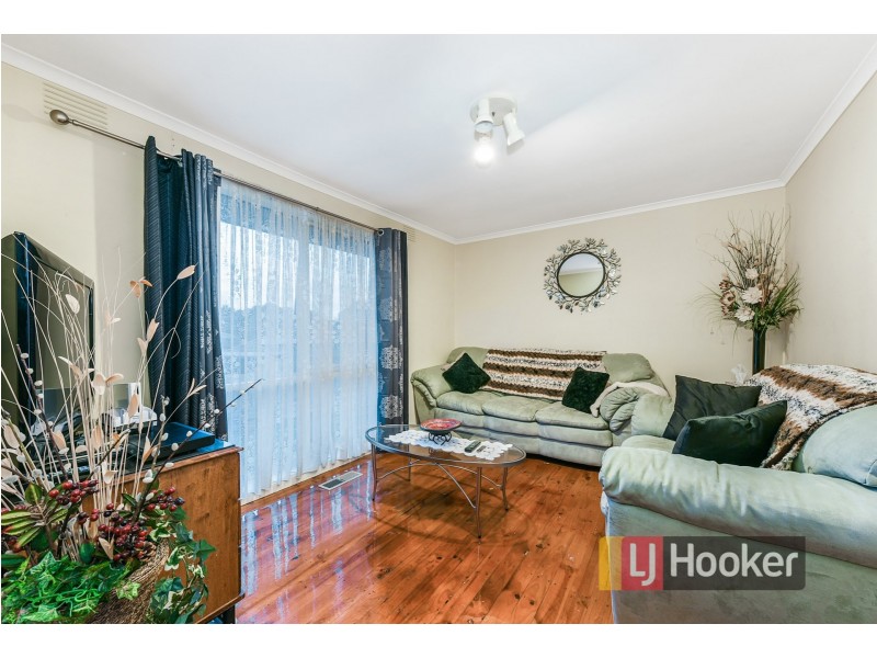 48 Ravenhill Crescent, Endeavour Hills VIC 3802