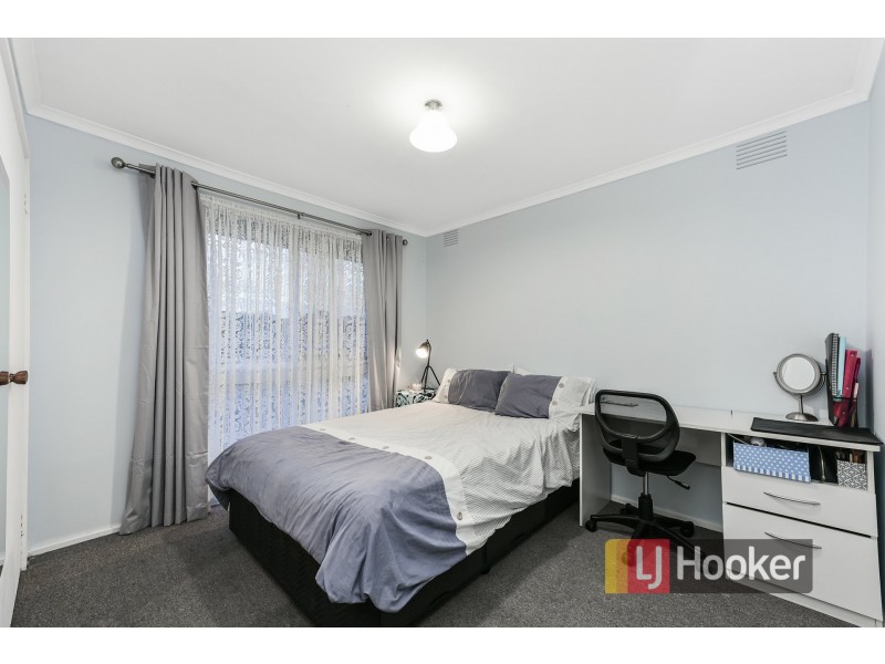 48 Ravenhill Crescent, Endeavour Hills VIC 3802