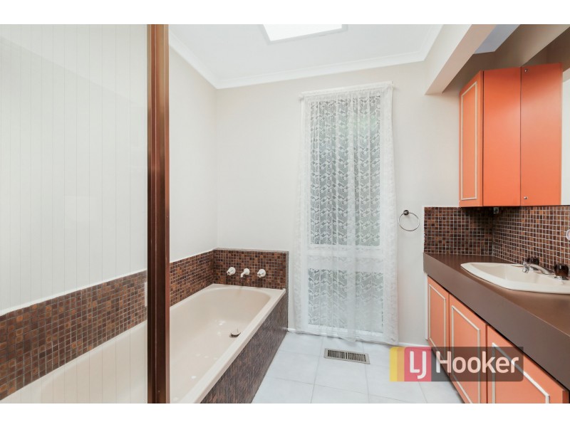 14 Matthew Flinders Avenue, Endeavour Hills VIC 3802