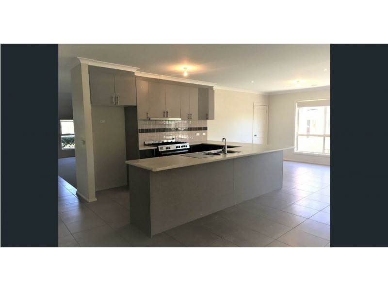 144 Paterson Drive, Lynbrook VIC 3975