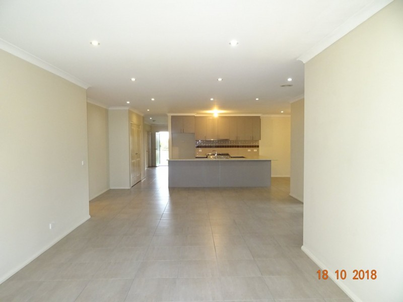 144 Paterson Drive, Lynbrook VIC 3975