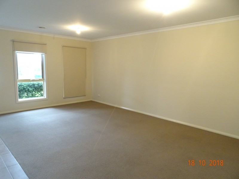 144 Paterson Drive, Lynbrook VIC 3975