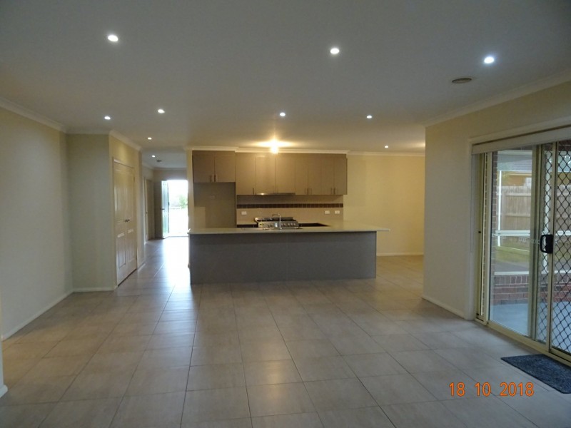 144 Paterson Drive, Lynbrook VIC 3975