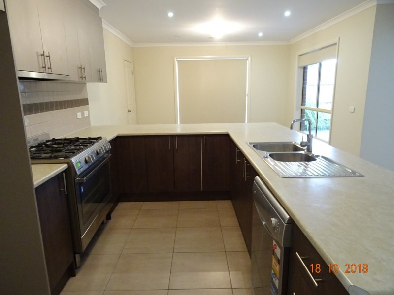 144 Paterson Drive, Lynbrook VIC 3975