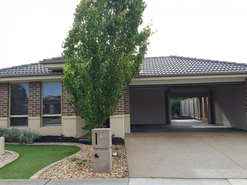 19 Goulburn Street, Cranbourne East VIC 3977
