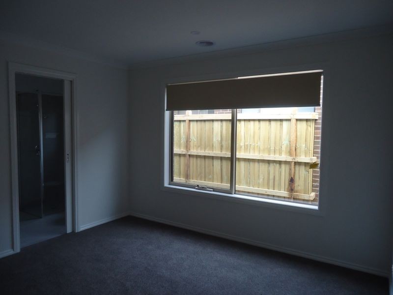 13 Campaspe Street, Clyde North VIC 3978