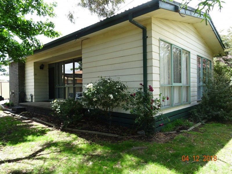 15 Pinewood Avenue, Dandenong North VIC 3175