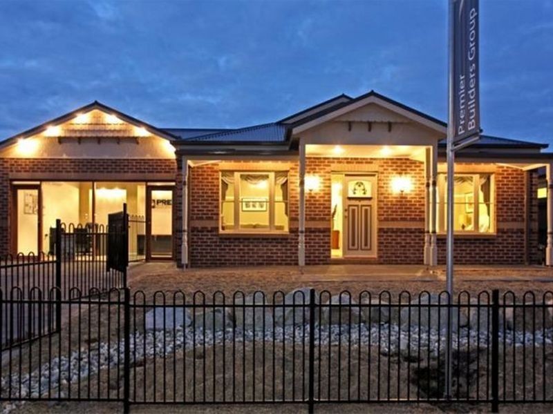 Pakenham, Pakenham VIC 3810