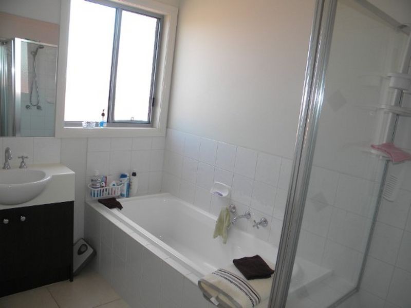 30 Bluehills Boulevard, Pakenham VIC 3810