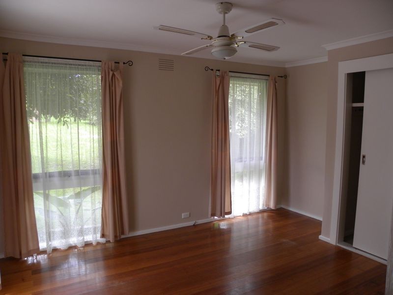 11 Gumbuya Close, Eumemmerring VIC 3177