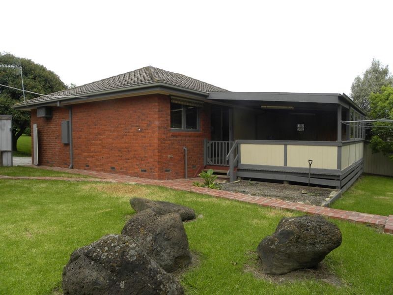 11 Gumbuya Close, Eumemmerring VIC 3177