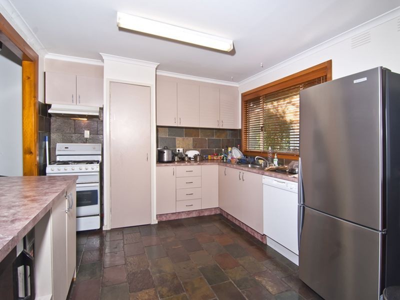 8 Camellia Court, Doveton VIC 3177