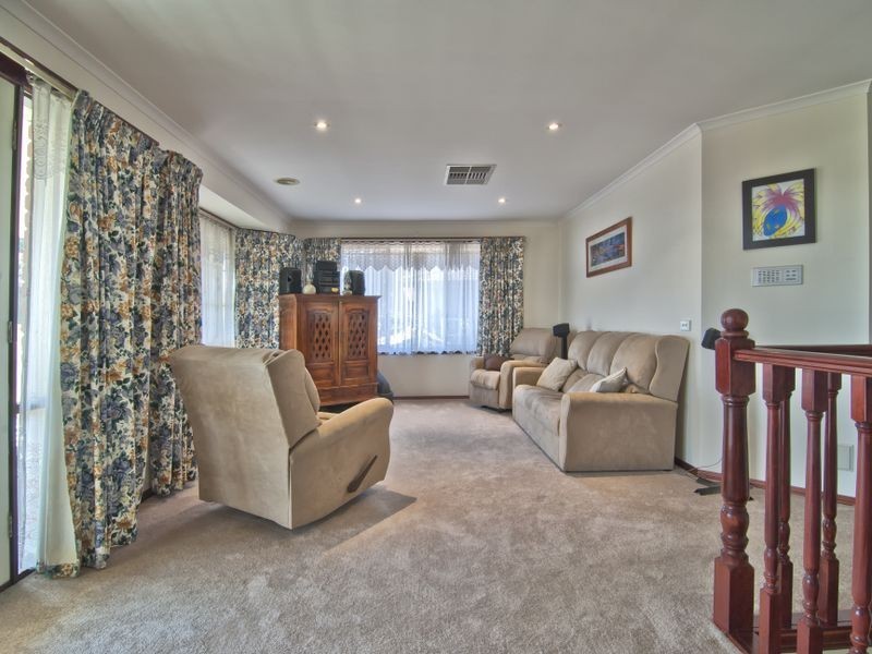 58 Joseph Banks Crescent, Endeavour Hills VIC 3802