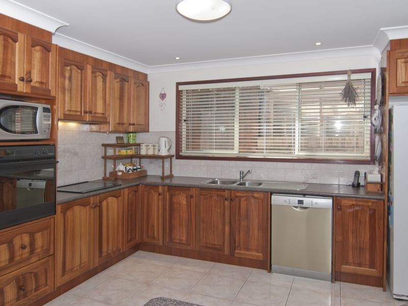 58 Joseph Banks Crescent, Endeavour Hills VIC 3802