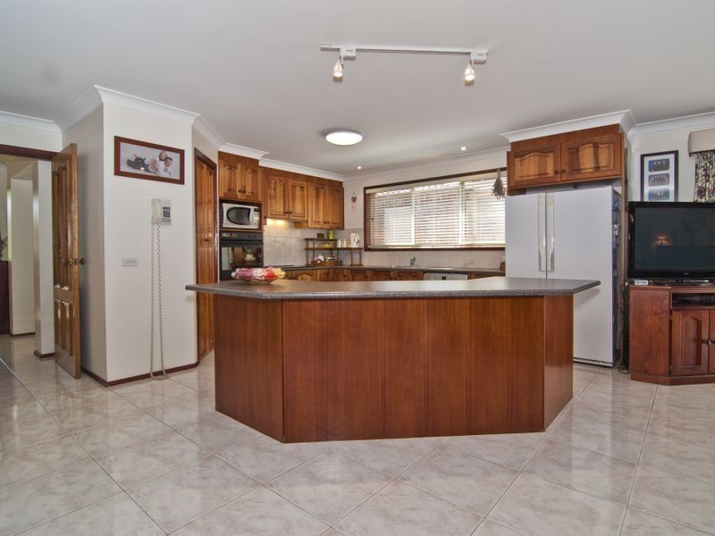 58 Joseph Banks Crescent, Endeavour Hills VIC 3802