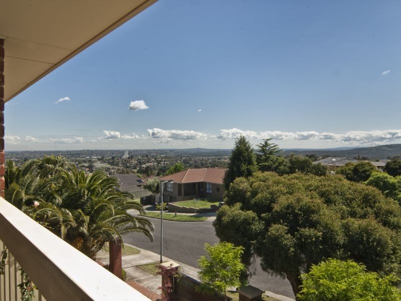 58 Joseph Banks Crescent, Endeavour Hills VIC 3802