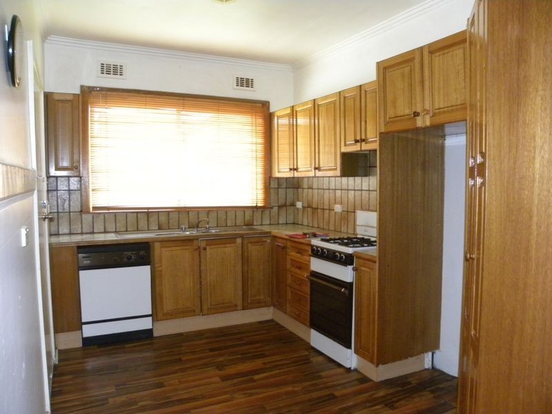 18 Fifth Avenue, Dandenong VIC 3175