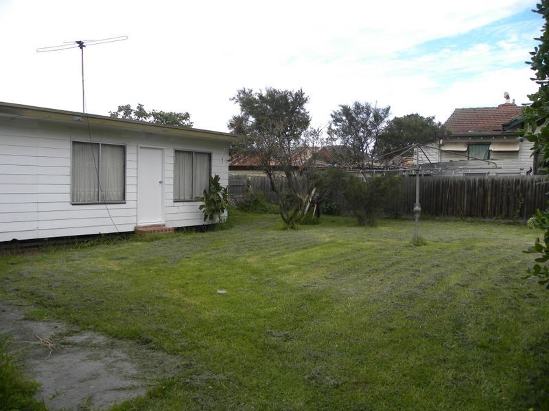 18 Fifth Avenue, Dandenong VIC 3175