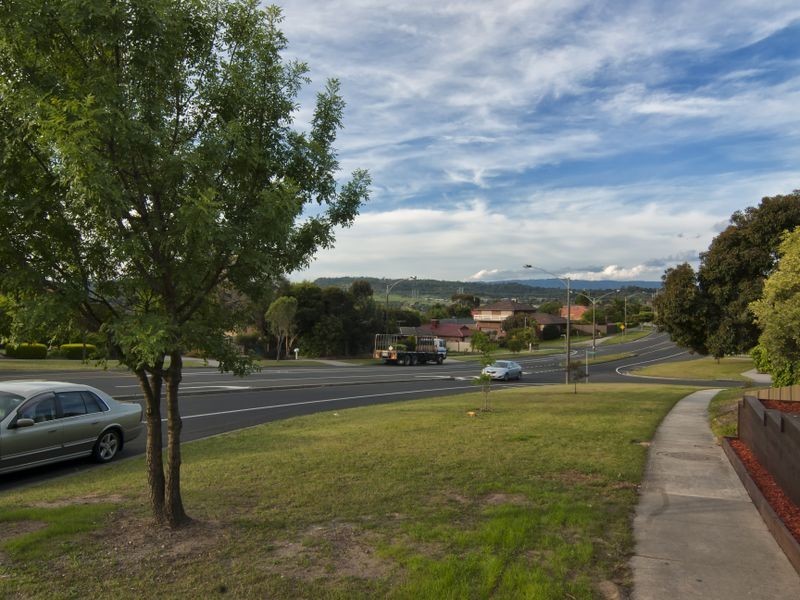 4 Mossgiel Park Drive, Endeavour Hills VIC 3802