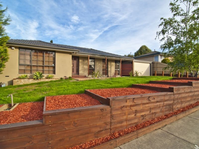 4 Mossgiel Park Drive, Endeavour Hills VIC 3802