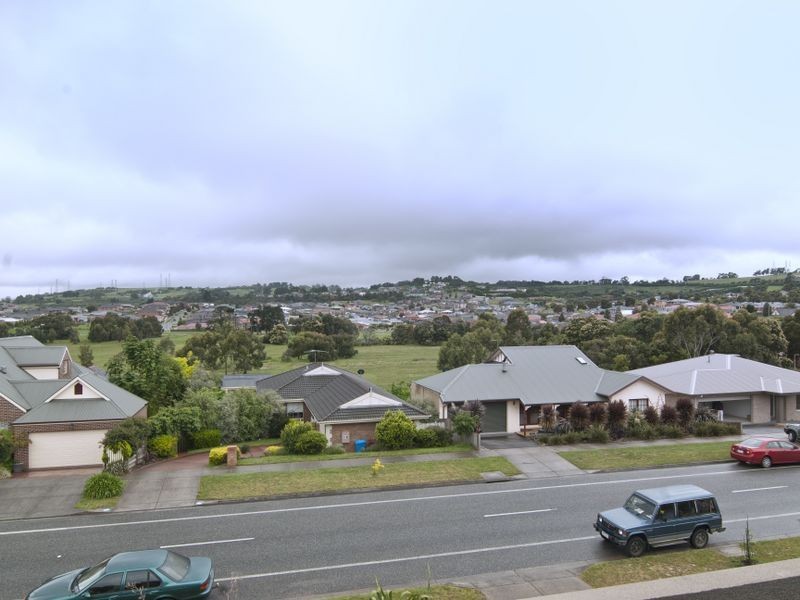 61 Telford Drive, Berwick VIC 3806