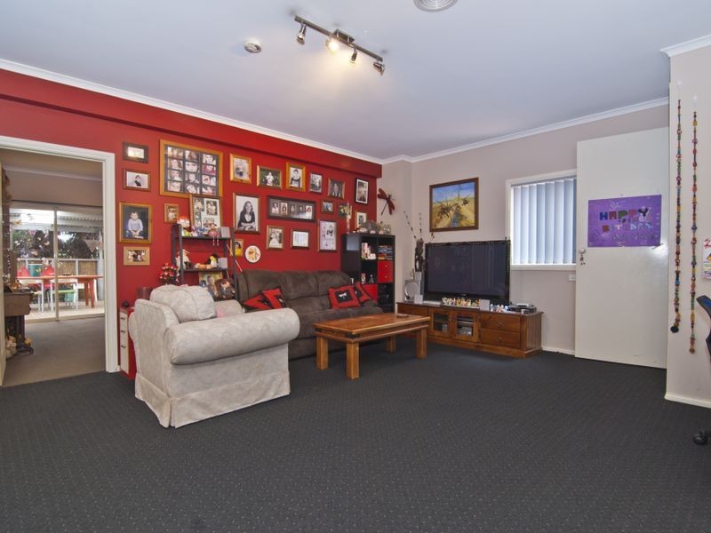 136 David Collins Drive, Endeavour Hills VIC 3802