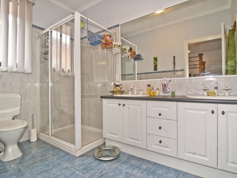 136 David Collins Drive, Endeavour Hills VIC 3802