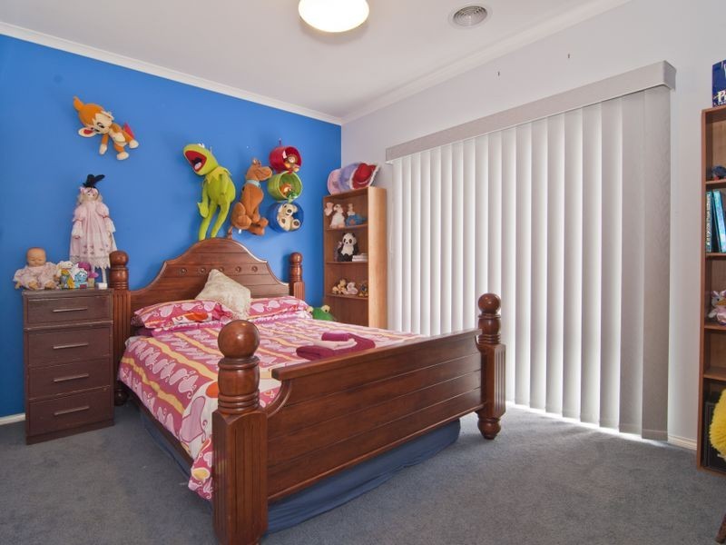 136 David Collins Drive, Endeavour Hills VIC 3802