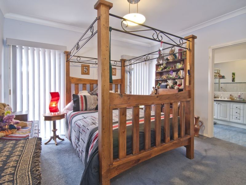 136 David Collins Drive, Endeavour Hills VIC 3802