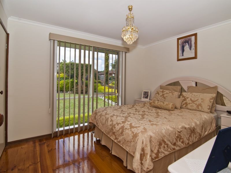 9 Inverness Street, Endeavour Hills VIC 3802