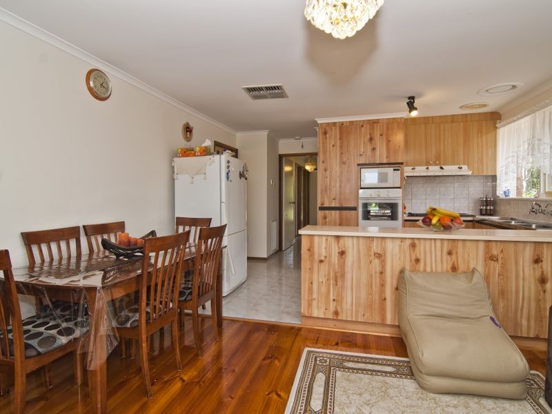 9 Inverness Street, Endeavour Hills VIC 3802