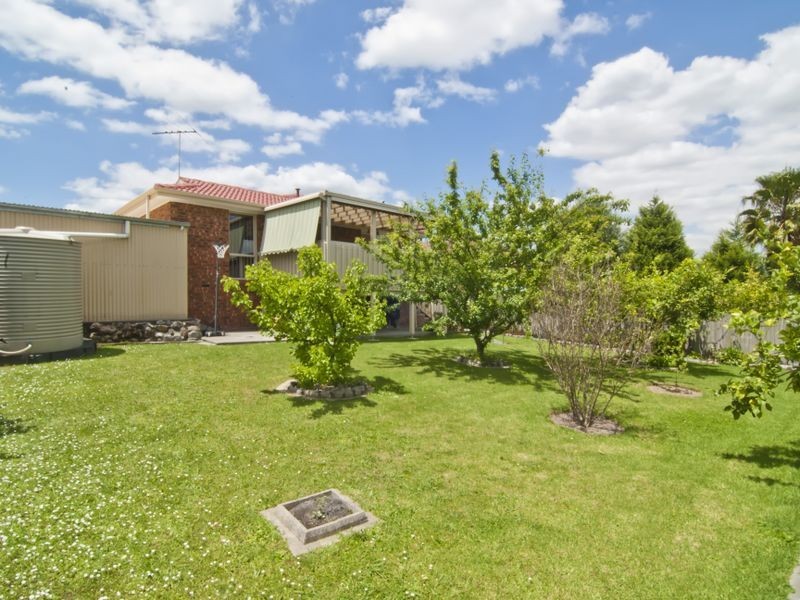 9 Inverness Street, Endeavour Hills VIC 3802