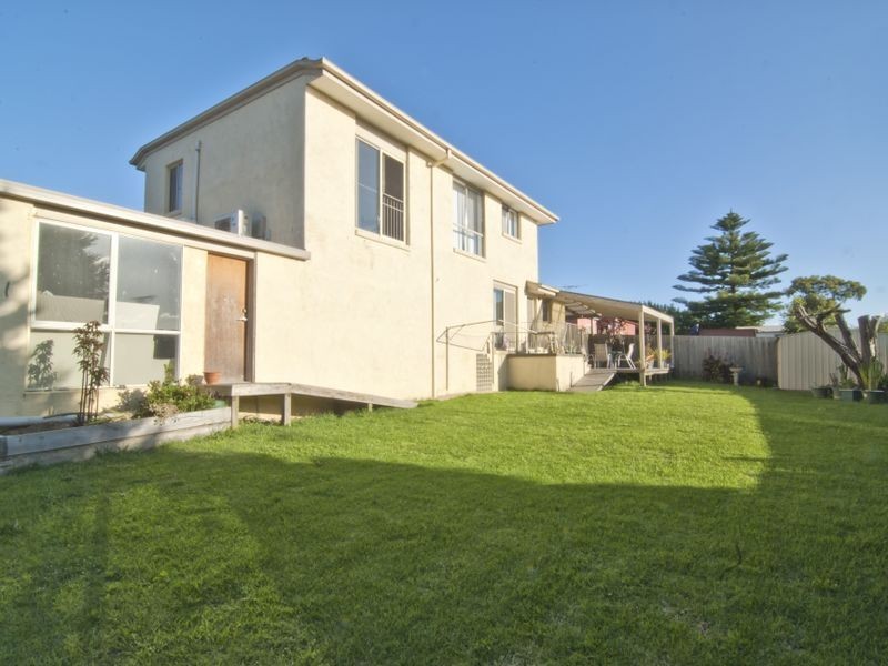 9 Gumbuya Close, Eumemmerring VIC 3177