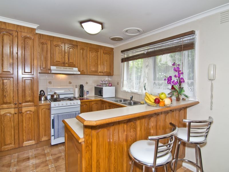 6 Paul Court, Endeavour Hills VIC 3802