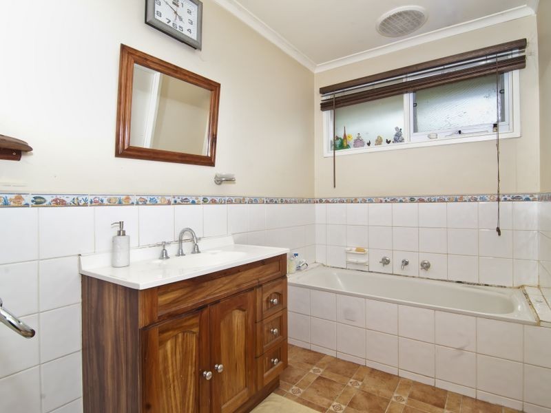 6 Paul Court, Endeavour Hills VIC 3802