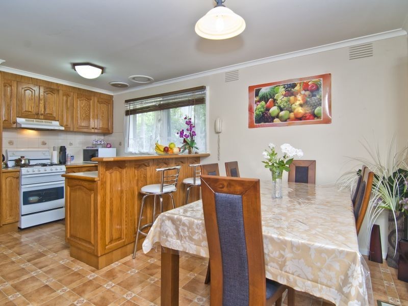 6 Paul Court, Endeavour Hills VIC 3802