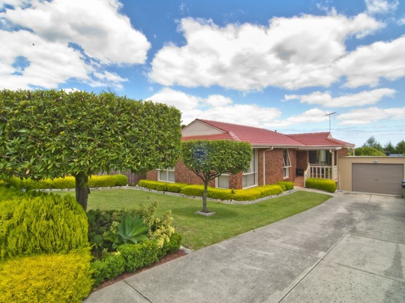 9 Inverness Street, Endeavour Hills VIC 3802