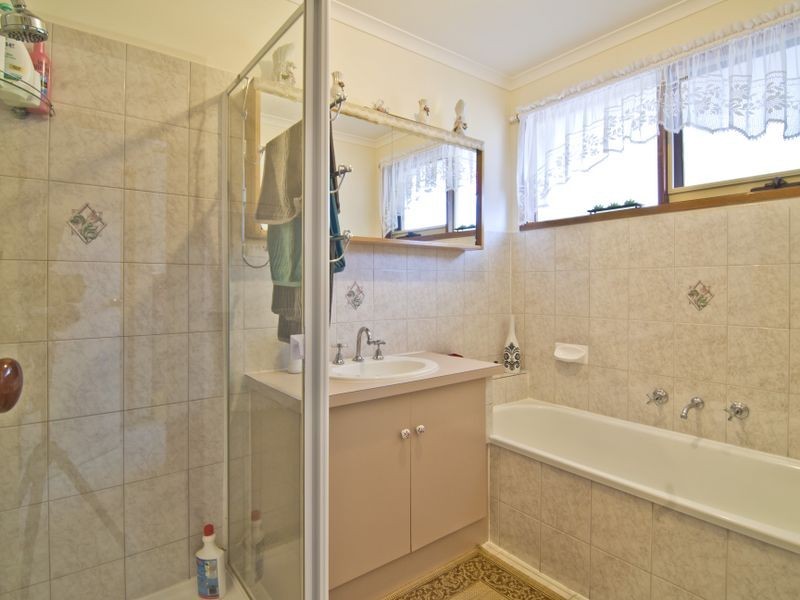 9 Inverness Street, Endeavour Hills VIC 3802