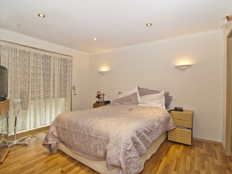 16 Chantell Avenue, Endeavour Hills VIC 3802