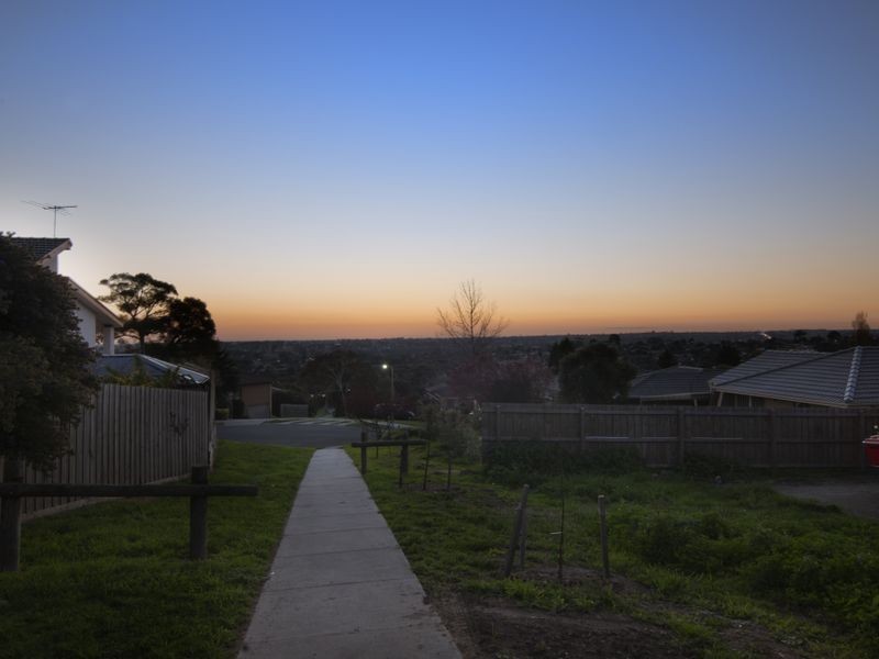 11 Moody Place, Endeavour Hills VIC 3802
